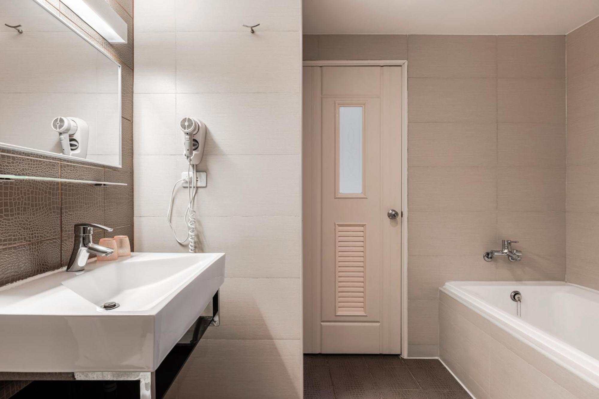 The Riverside Hotel Esthetics Kaohsiung Luaran gambar