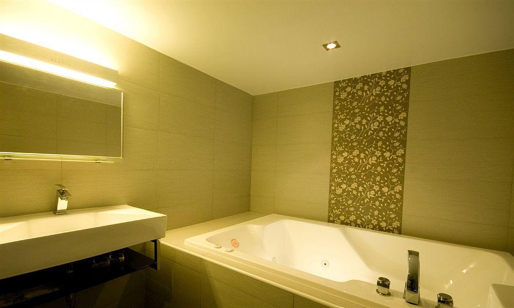 The Riverside Hotel Esthetics Kaohsiung Luaran gambar