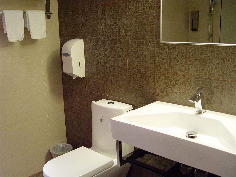 The Riverside Hotel Esthetics Kaohsiung Luaran gambar